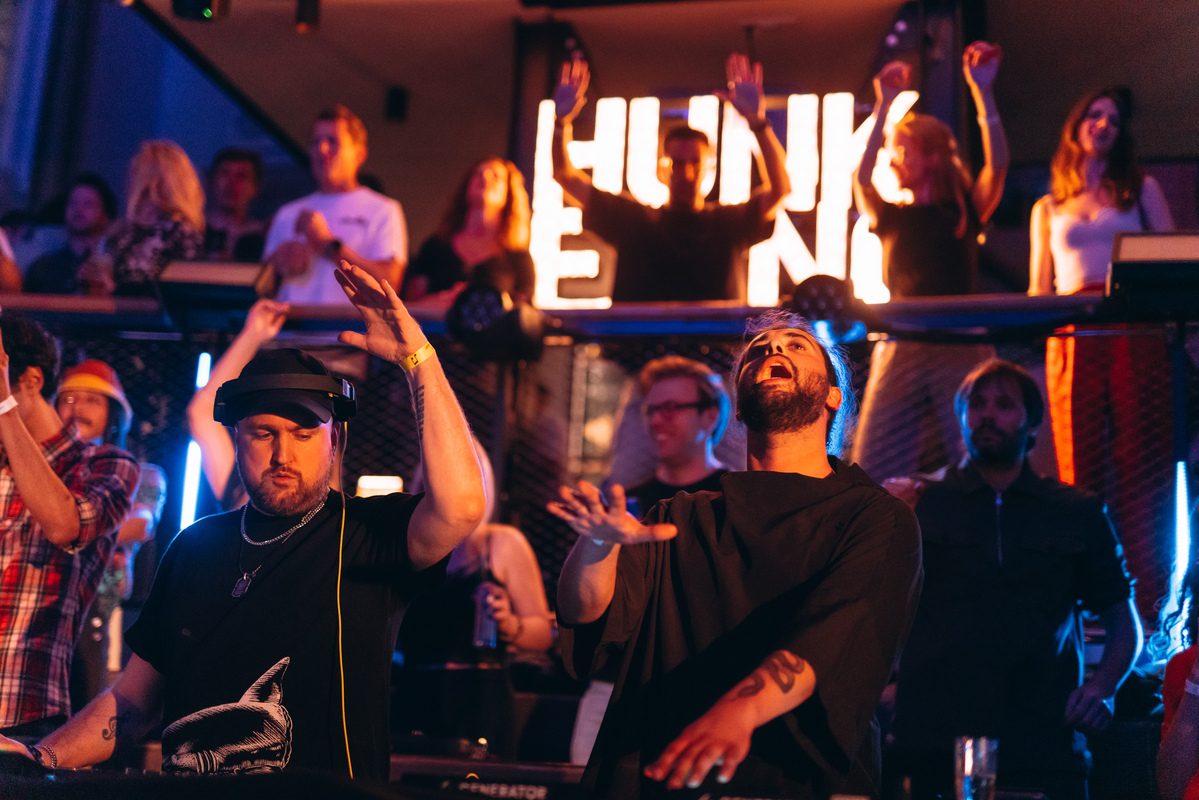 generator-hostel-amsterdam-events-gen-sessions-hunkering-(212)-1199x800.jpg