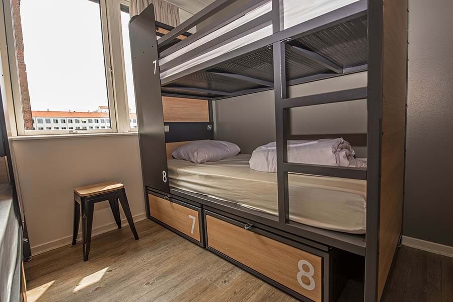 Habitación privada con 8 camas